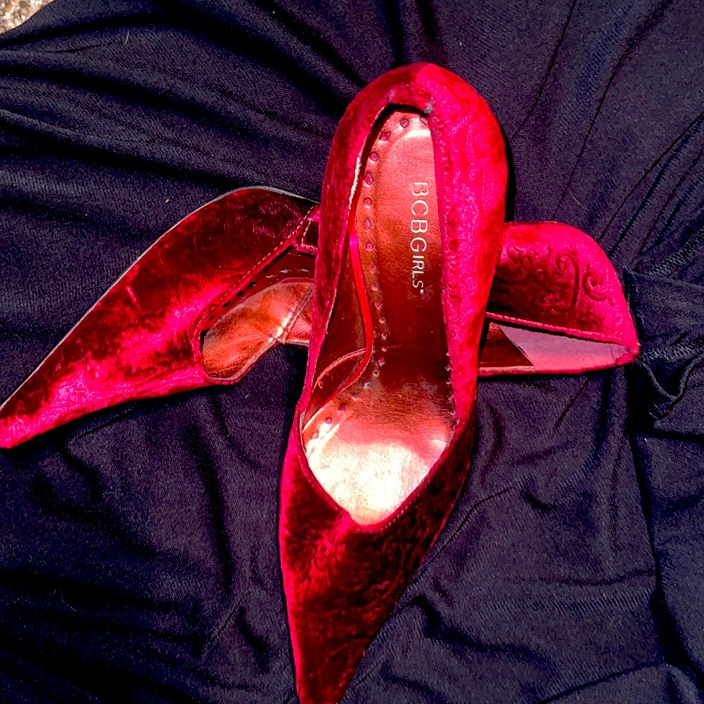 BCBGIRLS RED VELVET HEELS! 👠